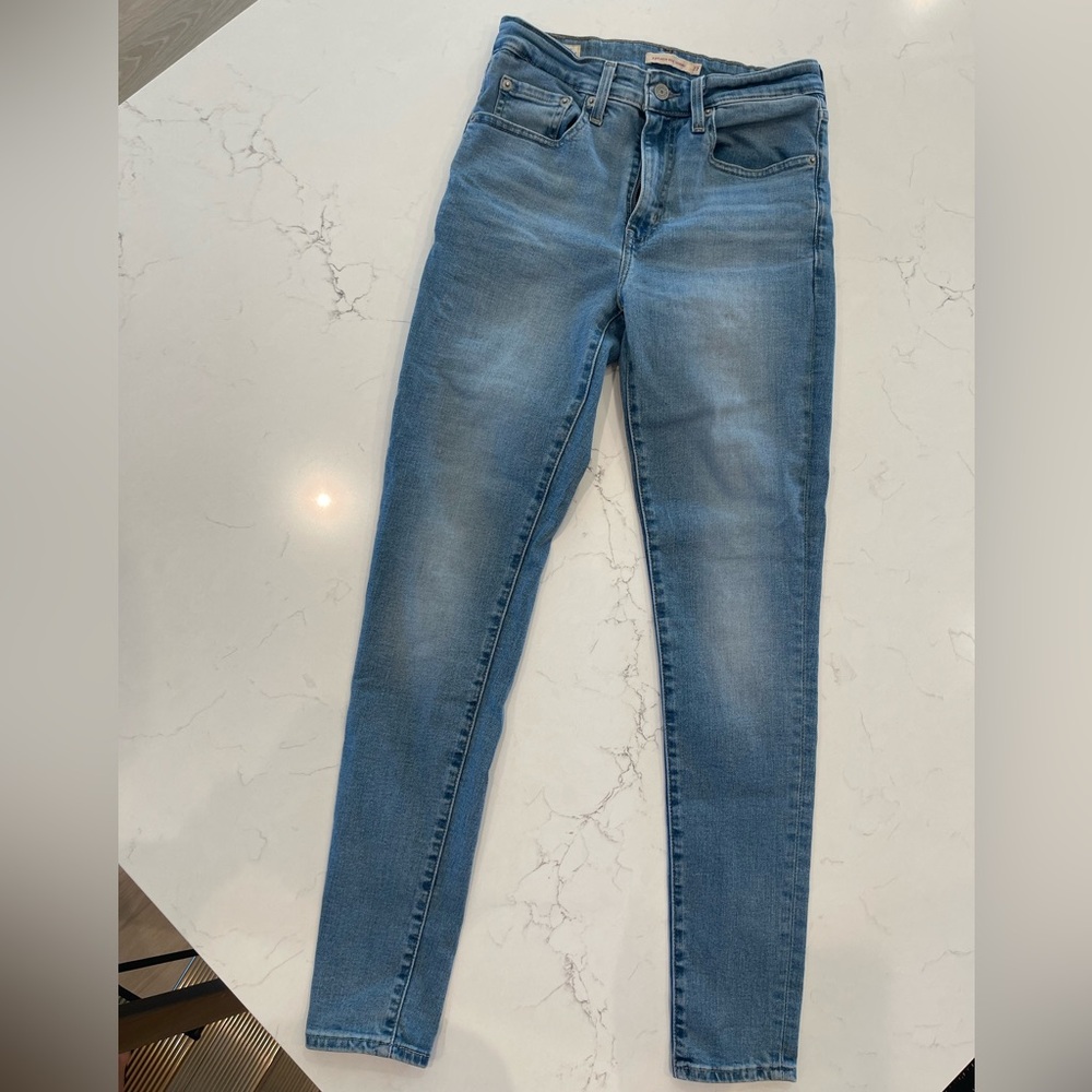 721 Levi's Women's Light Blue High Rise Jeans